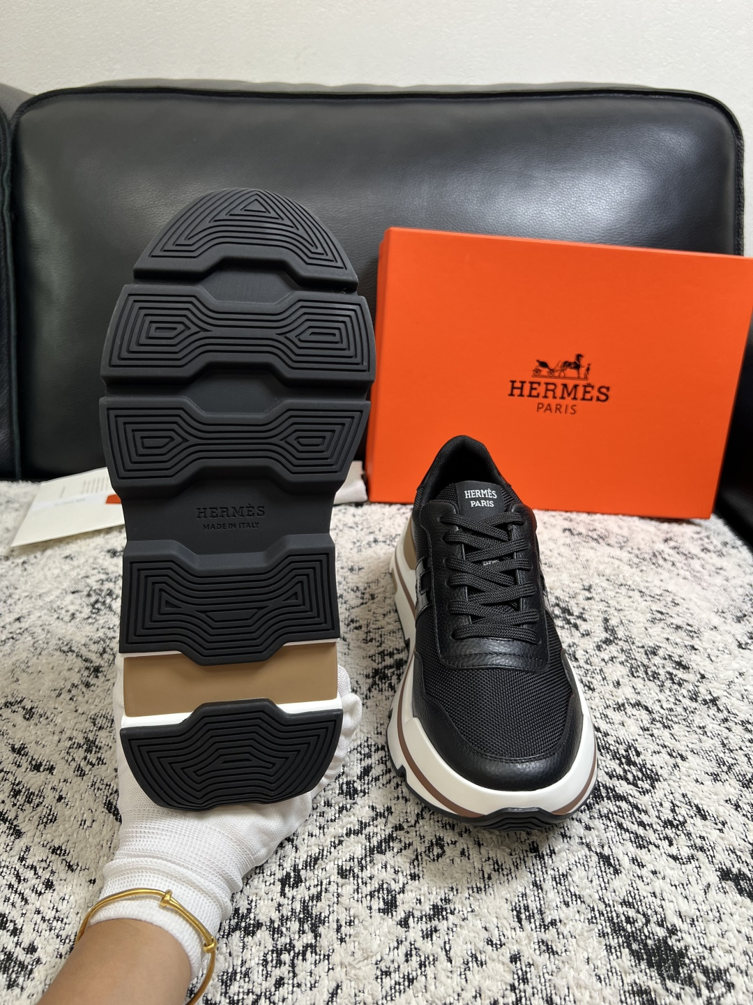 Hermes  高品质  顶级工艺品  爱马仕 专柜同步发售原厂配置，意大利进口原版牛皮面料，高品质拼接工艺，全进口水染