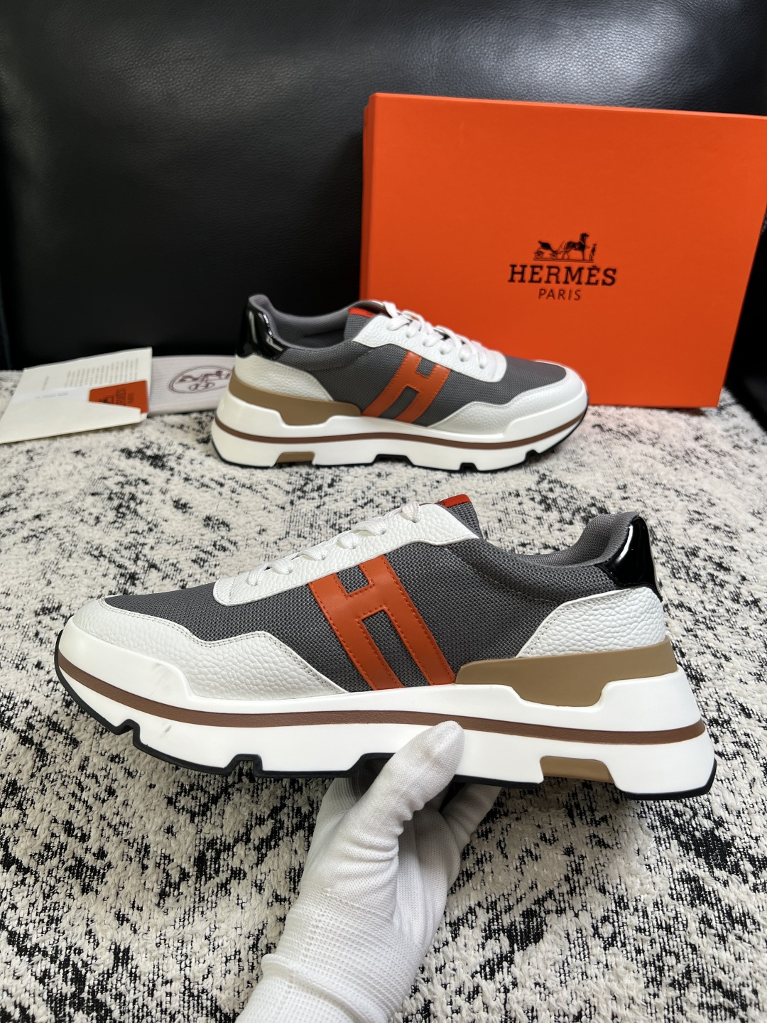 Hermes  高品质  顶级工艺品  爱马仕 专柜同步发售原厂配置，意大利进口原版牛皮面料，高品质拼接工艺，全进口水染