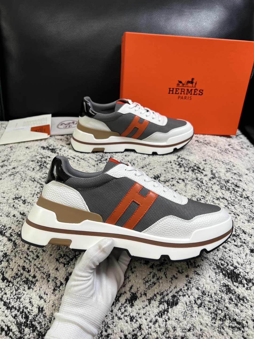 Hermes  高品质  顶级工艺品  爱马仕 专柜同步发售原厂配置，意大利进口原版牛皮面料，高品质拼接工艺，全进口水染