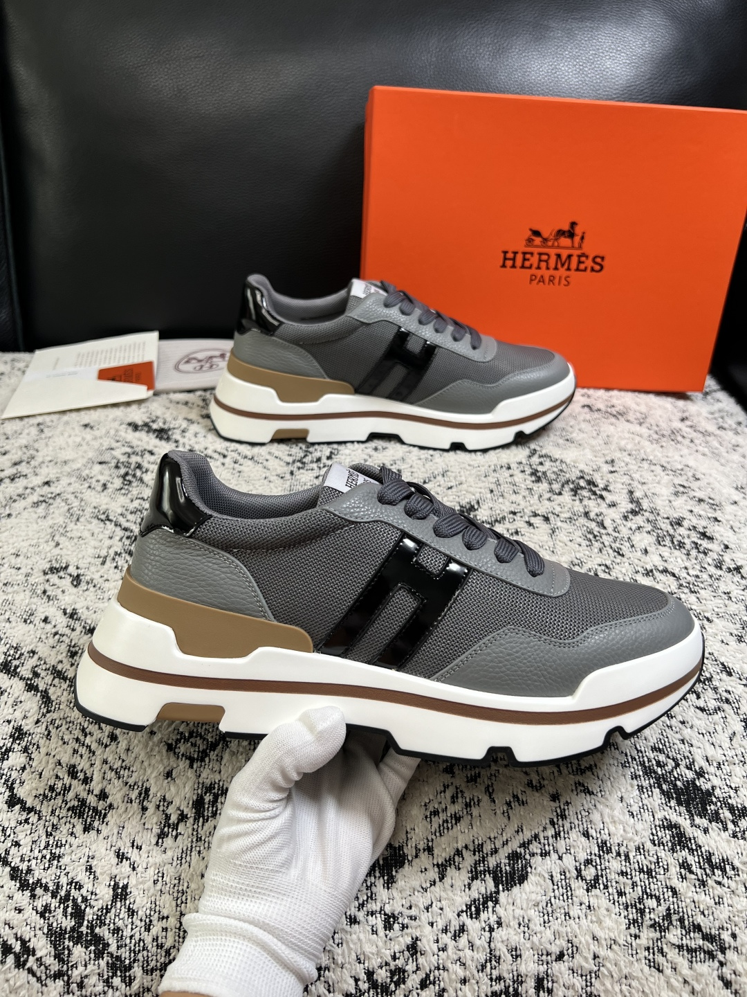 Hermes  高品质  顶级工艺品  爱马仕 专柜同步发售原厂配置，意大利进口原版牛皮面料，高品质拼接工艺，全进口水染