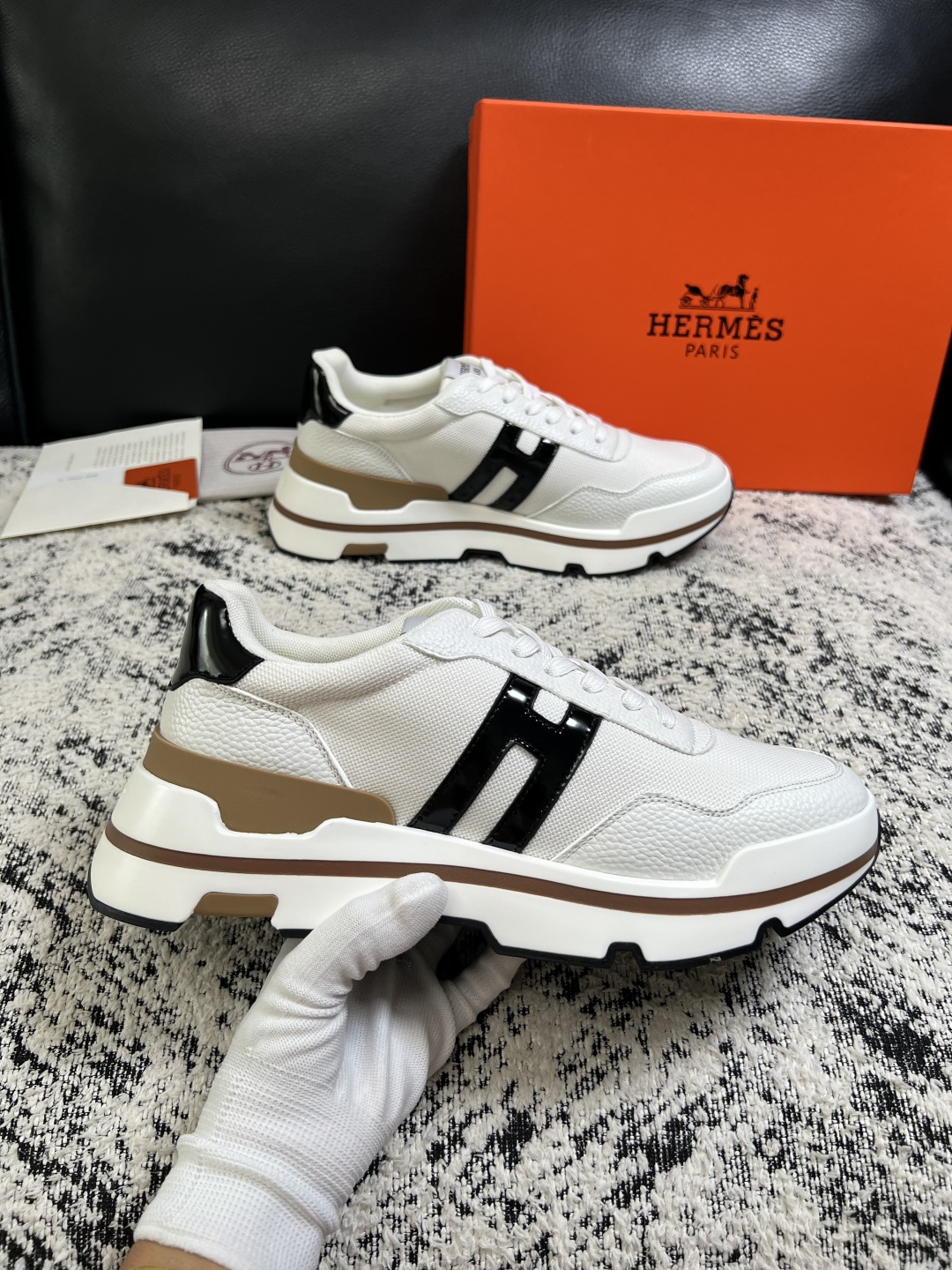 Hermes  高品质  顶级工艺品  爱马仕 专柜同步发售原厂配置，意大利进口原版牛皮面料，高品质拼接工艺，全进口水染