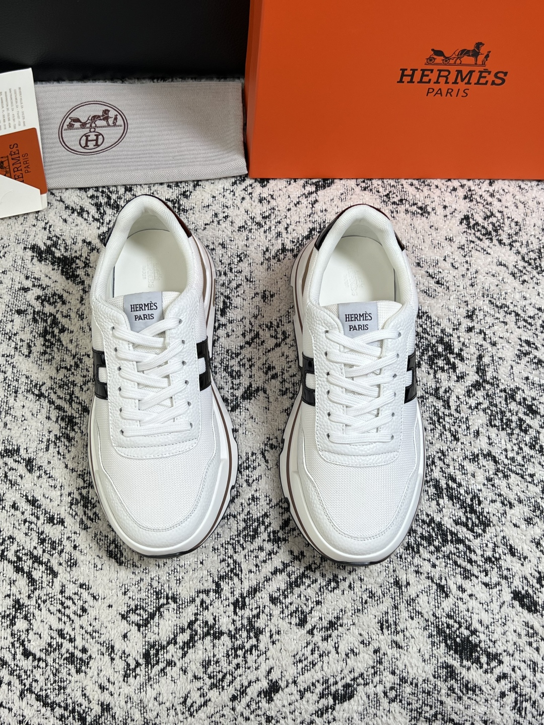 Hermes  高品质  顶级工艺品  爱马仕 专柜同步发售原厂配置，意大利进口原版牛皮面料，高品质拼接工艺，全进口水染