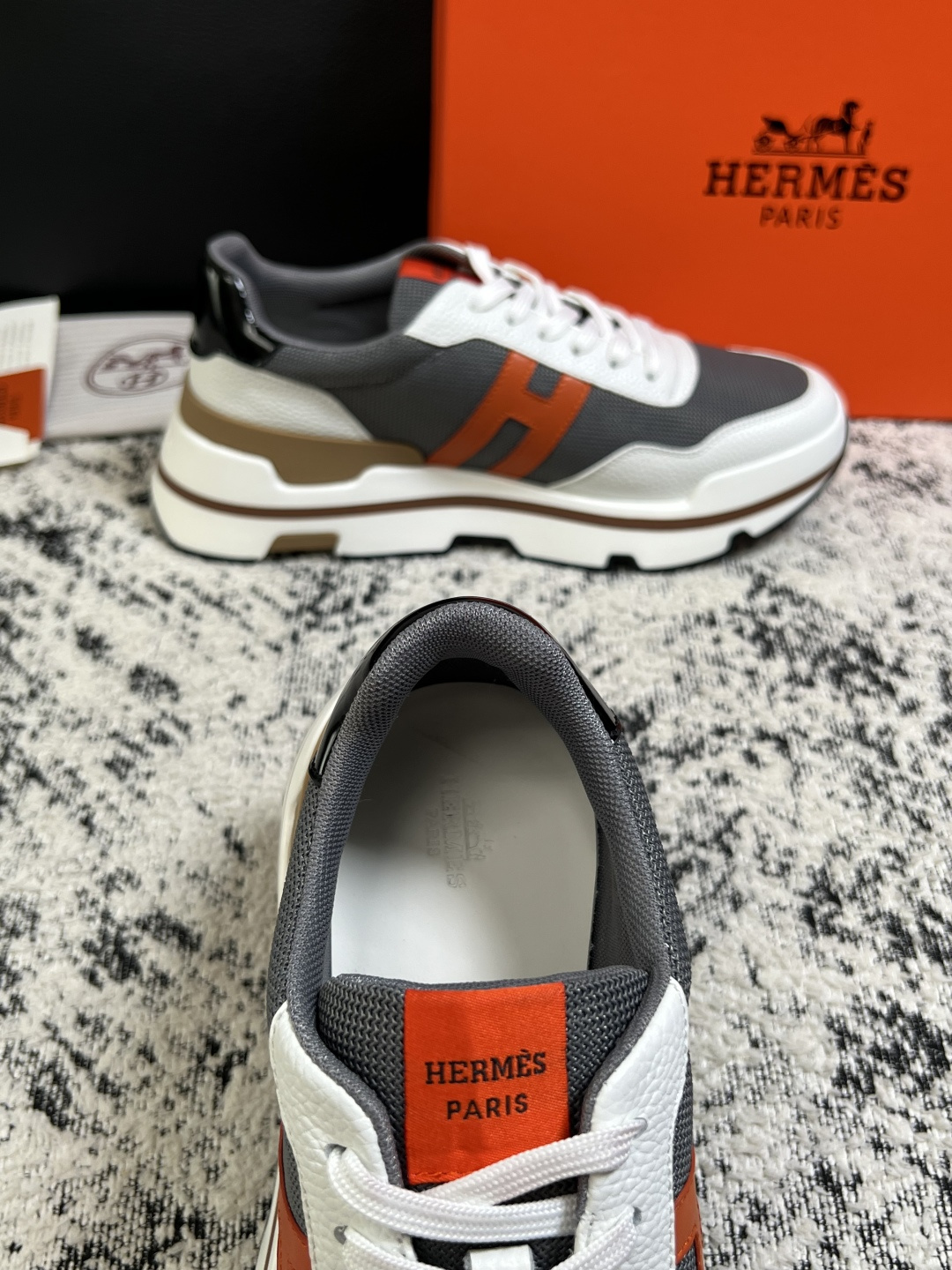 Hermes  高品质  顶级工艺品  爱马仕 专柜同步发售原厂配置，意大利进口原版牛皮面料，高品质拼接工艺，全进口水染