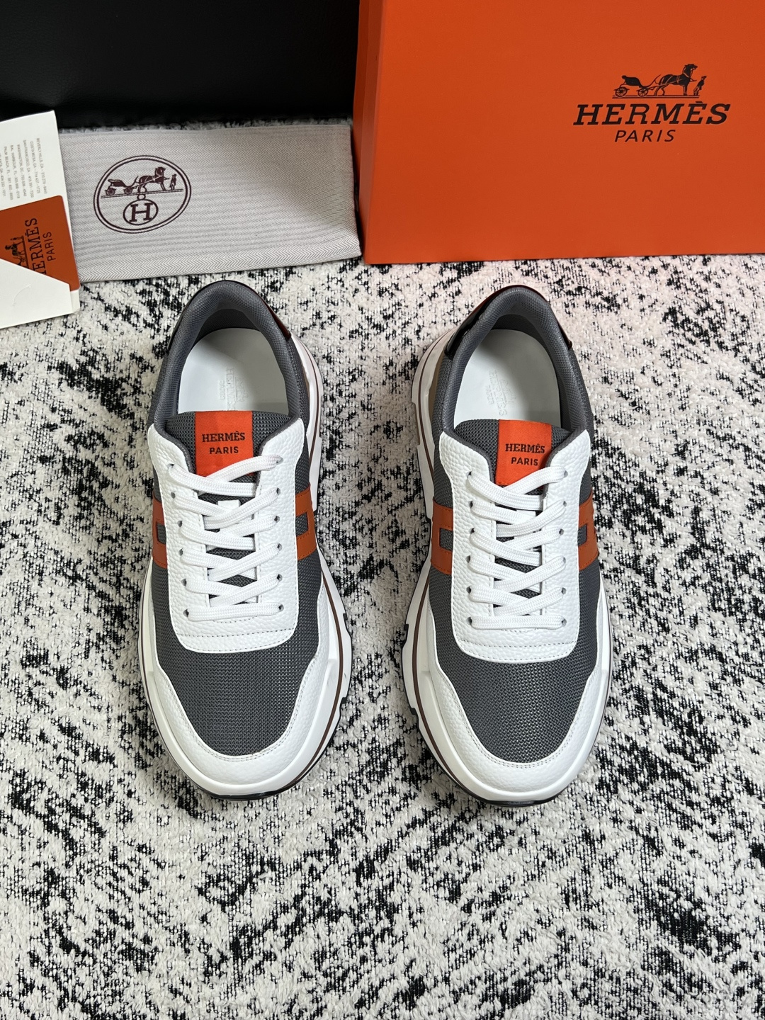 Hermes  高品质  顶级工艺品  爱马仕 专柜同步发售原厂配置，意大利进口原版牛皮面料，高品质拼接工艺，全进口水染