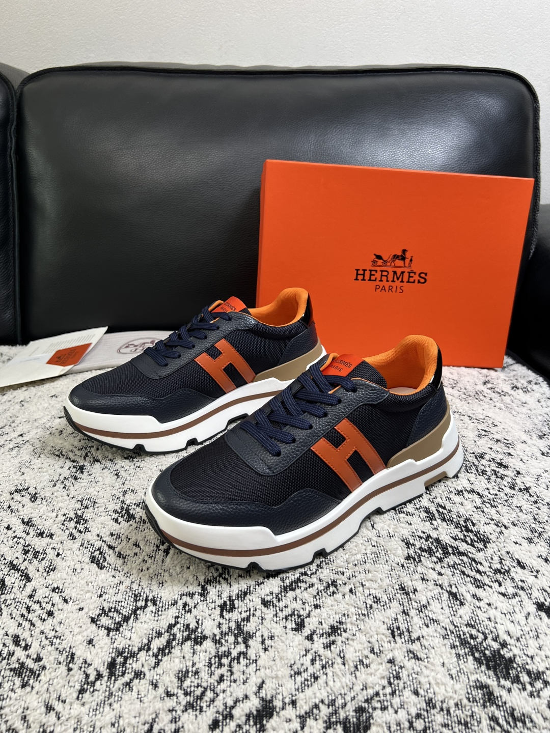Hermes  高品质  顶级工艺品  爱马仕 专柜同步发售原厂配置，意大利进口原版牛皮面料，高品质拼接工艺，全进口水染