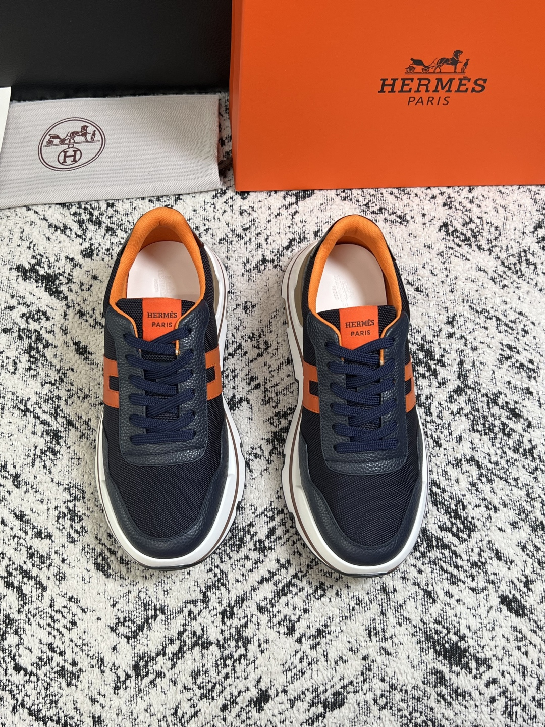 Hermes  高品质  顶级工艺品  爱马仕 专柜同步发售原厂配置，意大利进口原版牛皮面料，高品质拼接工艺，全进口水染