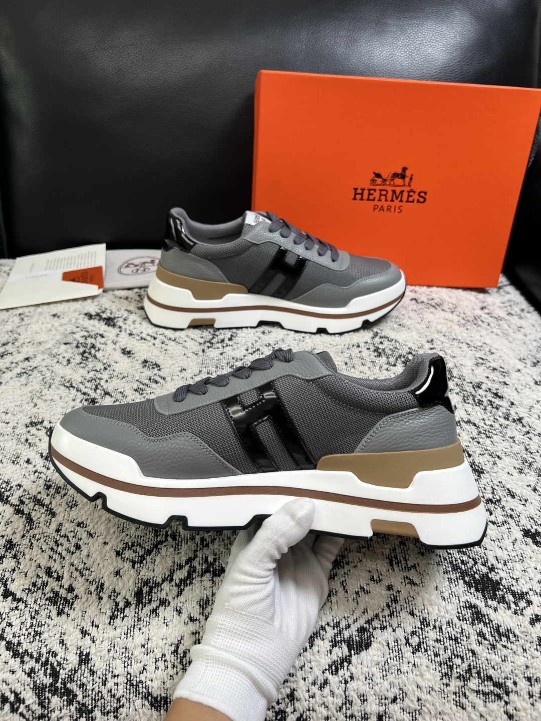 Hermes  高品质  顶级工艺品  爱马仕 专柜同步发售原厂配置，意大利进口原版牛皮面料，高品质拼接工艺，全进口水染