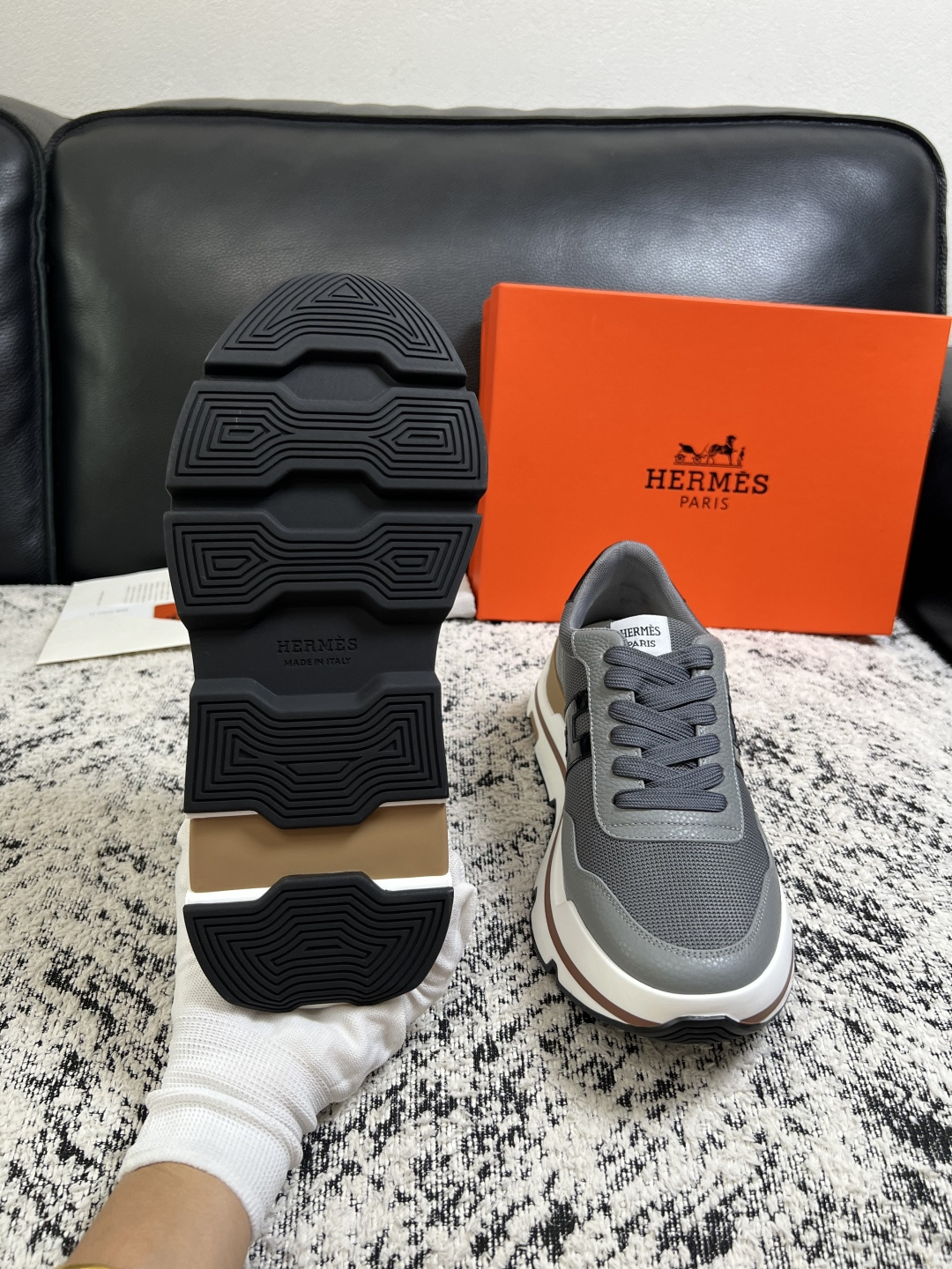 Hermes  高品质  顶级工艺品  爱马仕 专柜同步发售原厂配置，意大利进口原版牛皮面料，高品质拼接工艺，全进口水染