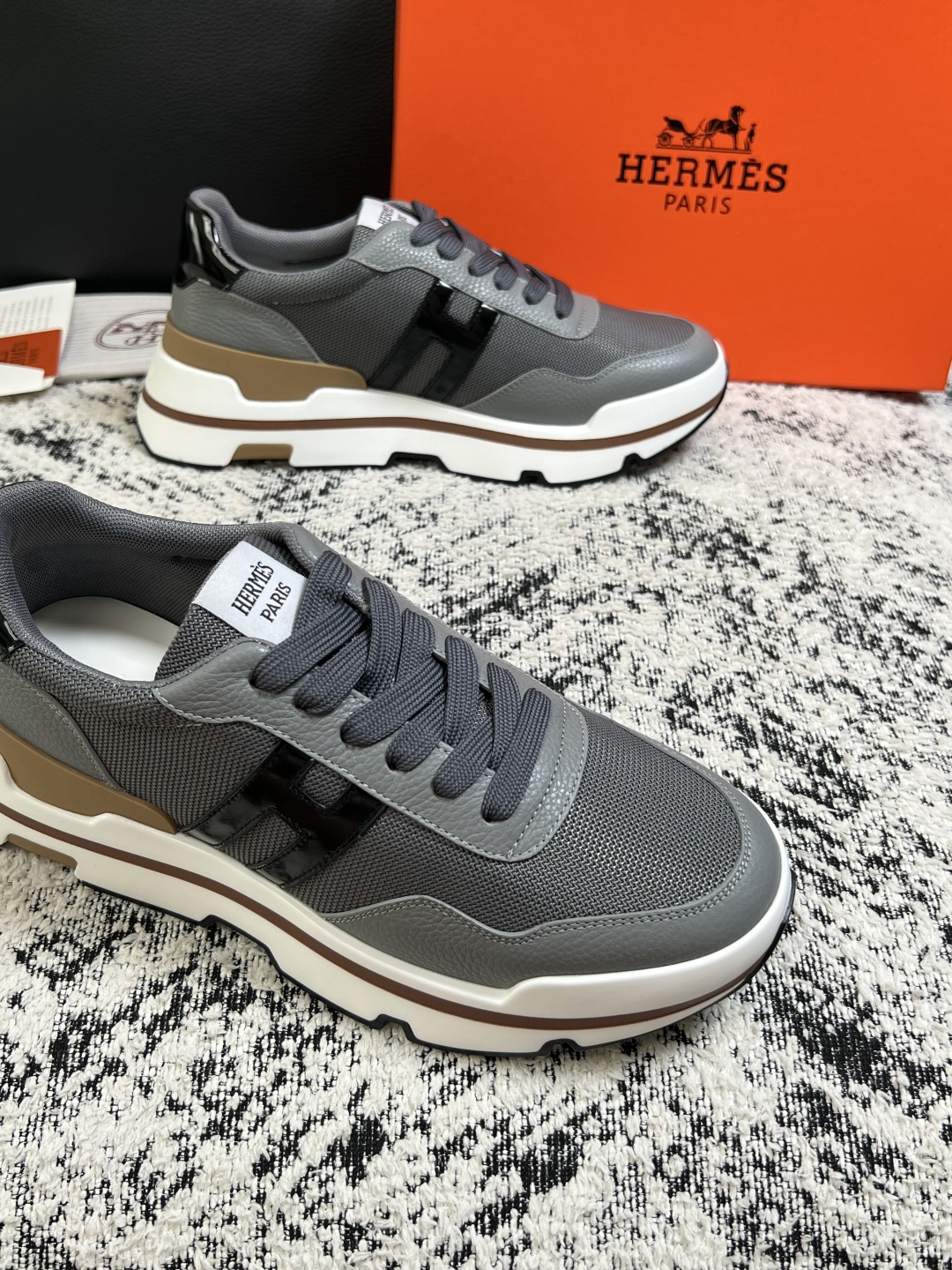Hermes  高品质  顶级工艺品  爱马仕 专柜同步发售原厂配置，意大利进口原版牛皮面料，高品质拼接工艺，全进口水染