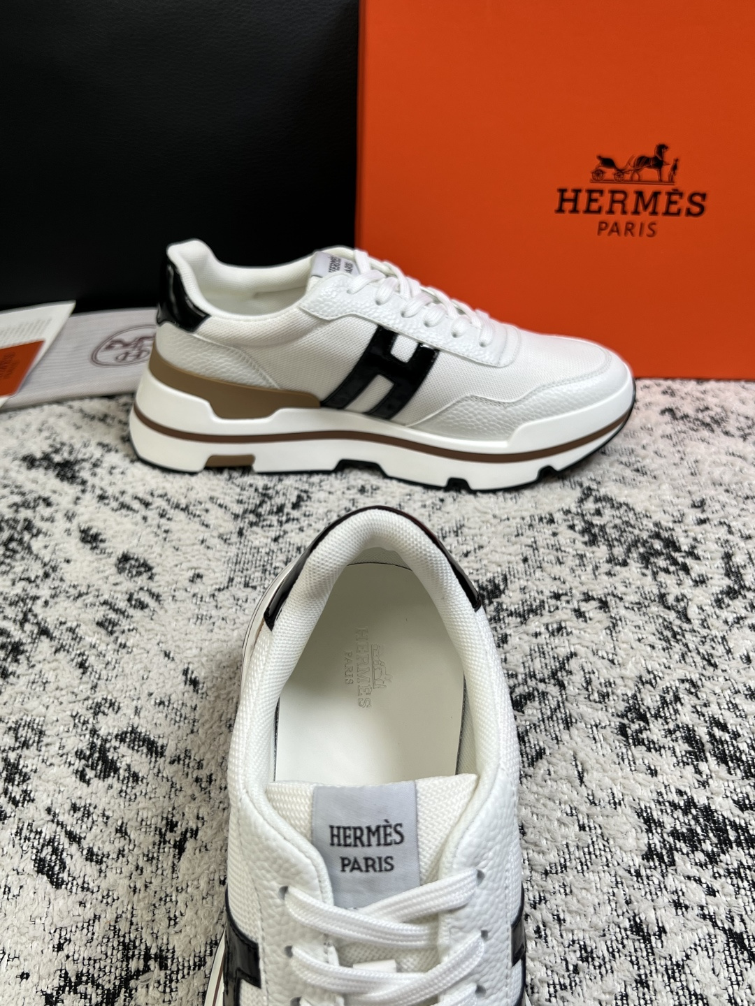 Hermes  高品质  顶级工艺品  爱马仕 专柜同步发售原厂配置，意大利进口原版牛皮面料，高品质拼接工艺，全进口水染