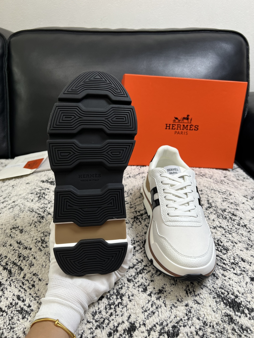 Hermes  高品质  顶级工艺品  爱马仕 专柜同步发售原厂配置，意大利进口原版牛皮面料，高品质拼接工艺，全进口水染