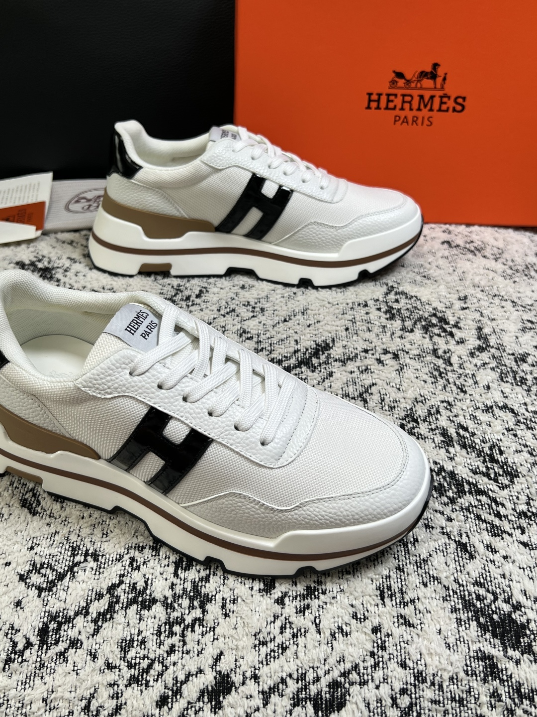 Hermes  高品质  顶级工艺品  爱马仕 专柜同步发售原厂配置，意大利进口原版牛皮面料，高品质拼接工艺，全进口水染