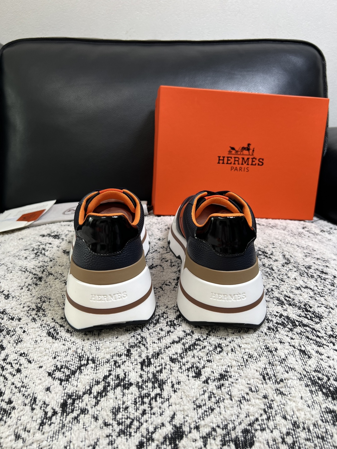 Hermes  高品质  顶级工艺品  爱马仕 专柜同步发售原厂配置，意大利进口原版牛皮面料，高品质拼接工艺，全进口水染