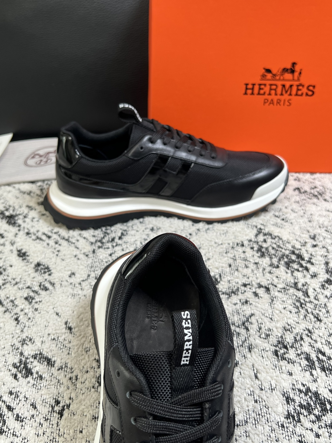 Hermes  高品质  顶级工艺品  爱马仕 专柜同步发售原厂配置，意大利进口原版牛皮面料，高品质拼接工艺，全进口水染