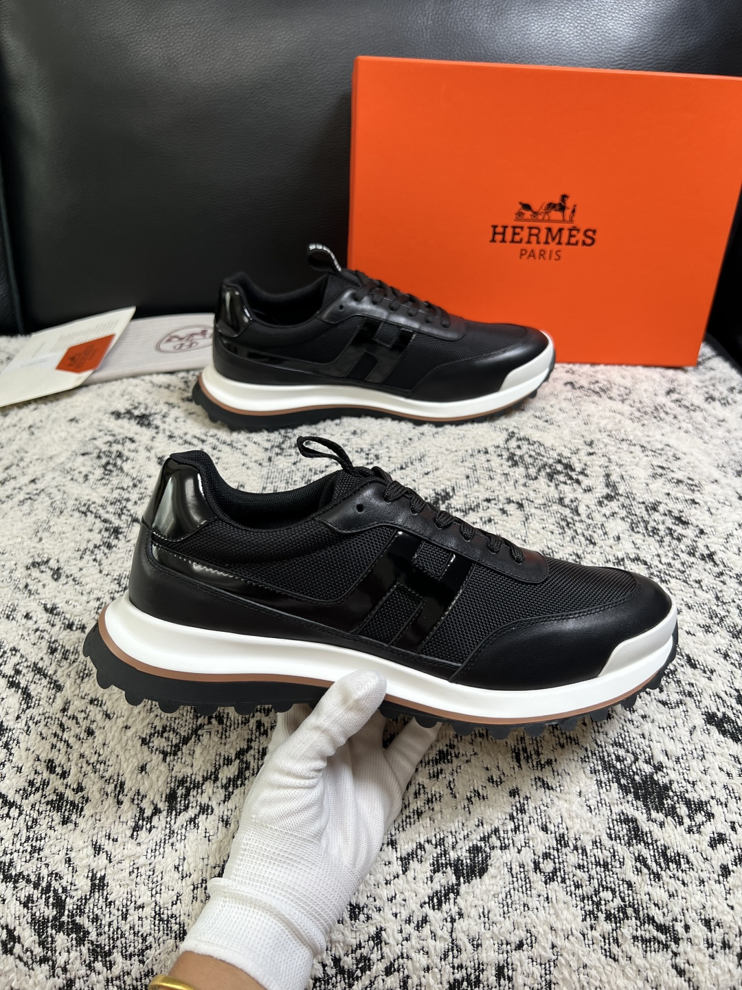Hermes  高品质  顶级工艺品  爱马仕 专柜同步发售原厂配置，意大利进口原版牛皮面料，高品质拼接工艺，全进口水染