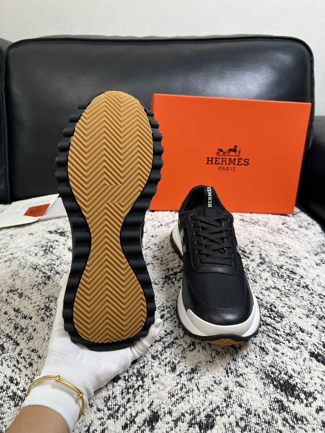 Hermes  高品质  顶级工艺品  爱马仕 专柜同步发售原厂配置，意大利进口原版牛皮面料，高品质拼接工艺，全进口水染