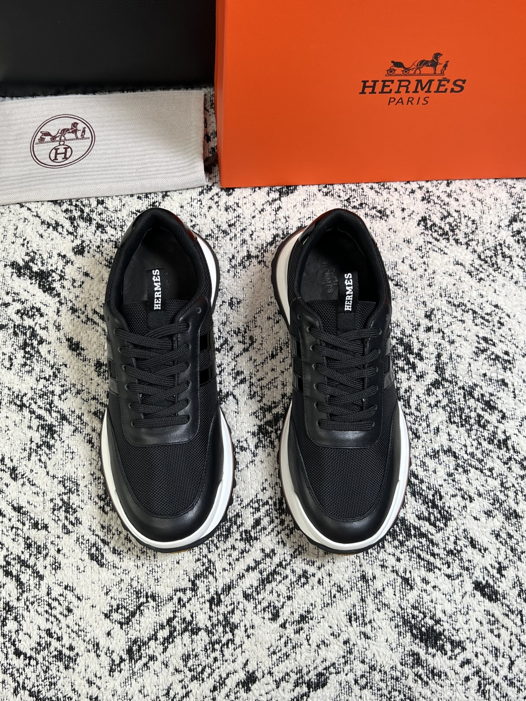 Hermes  高品质  顶级工艺品  爱马仕 专柜同步发售原厂配置，意大利进口原版牛皮面料，高品质拼接工艺，全进口水染
