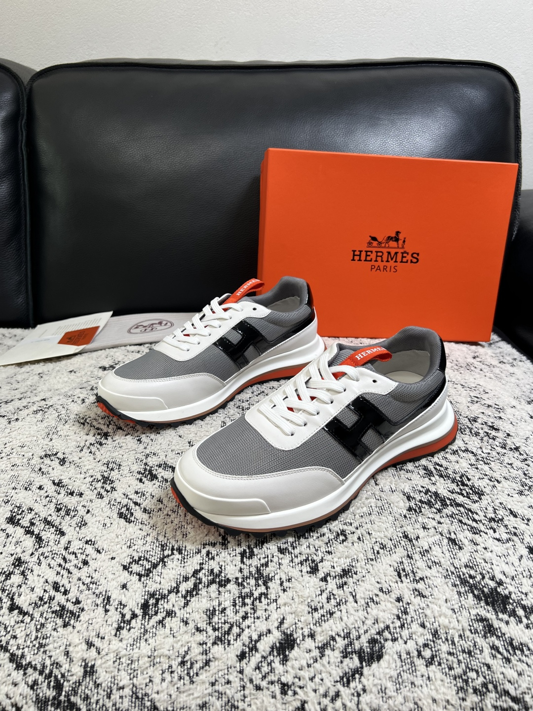 Hermes  高品质  顶级工艺品  爱马仕 专柜同步发售原厂配置，意大利进口原版牛皮面料，高品质拼接工艺，全进口水染