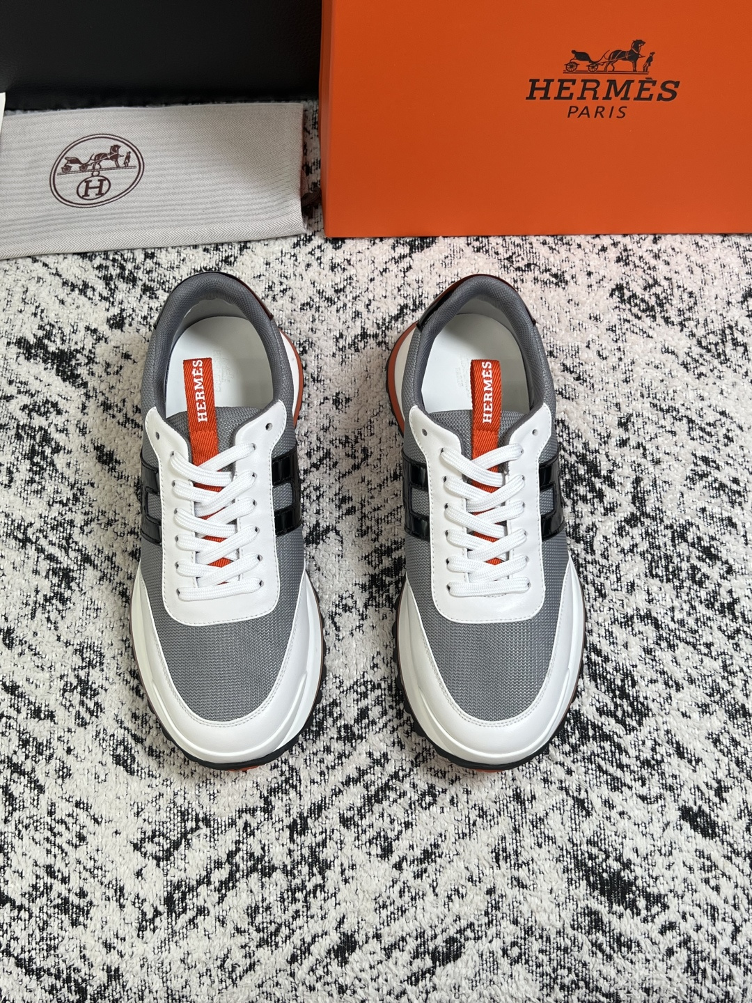 Hermes  高品质  顶级工艺品  爱马仕 专柜同步发售原厂配置，意大利进口原版牛皮面料，高品质拼接工艺，全进口水染