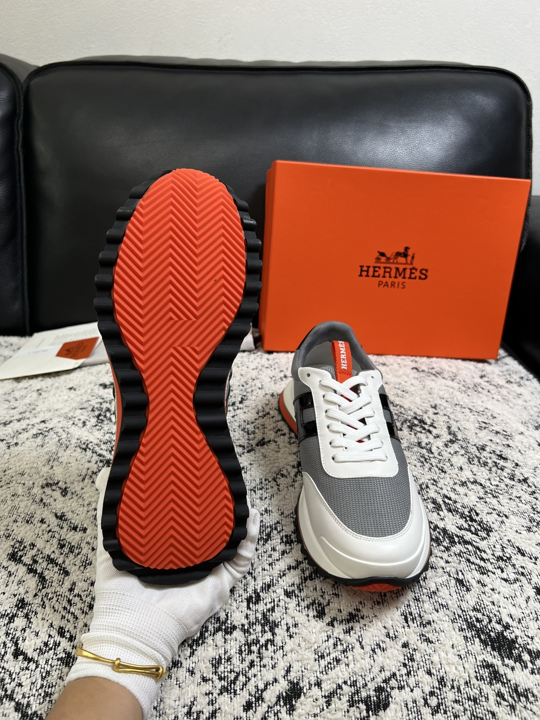 Hermes  高品质  顶级工艺品  爱马仕 专柜同步发售原厂配置，意大利进口原版牛皮面料，高品质拼接工艺，全进口水染