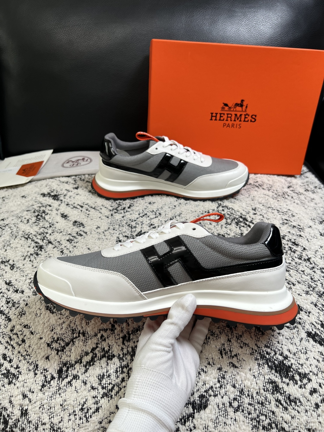 Hermes  高品质  顶级工艺品  爱马仕 专柜同步发售原厂配置，意大利进口原版牛皮面料，高品质拼接工艺，全进口水染