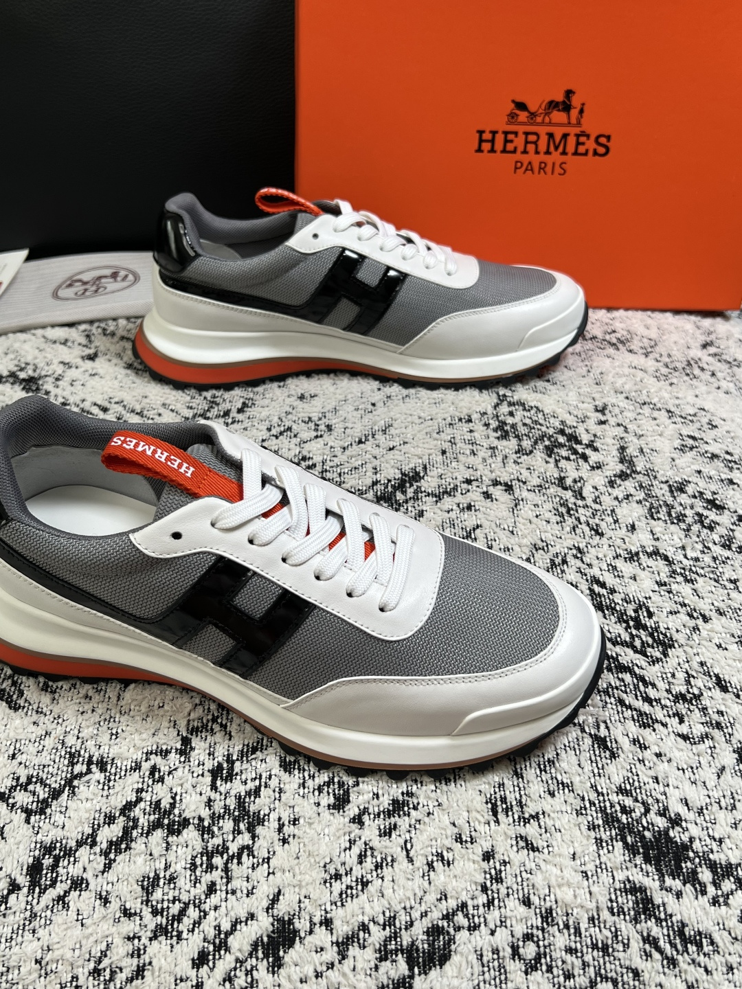 Hermes  高品质  顶级工艺品  爱马仕 专柜同步发售原厂配置，意大利进口原版牛皮面料，高品质拼接工艺，全进口水染