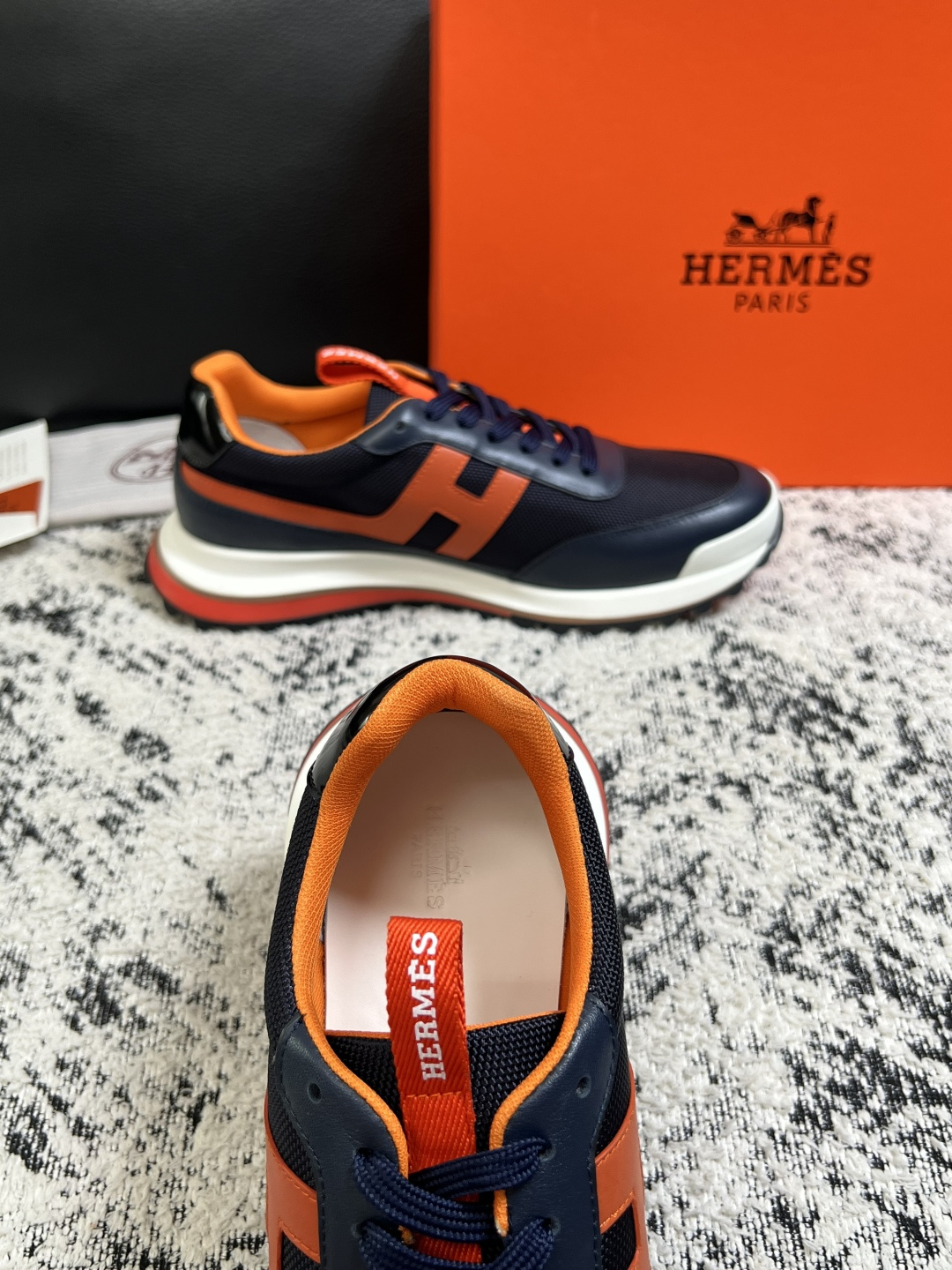 Hermes  高品质  顶级工艺品  爱马仕 专柜同步发售原厂配置，意大利进口原版牛皮面料，高品质拼接工艺，全进口水染