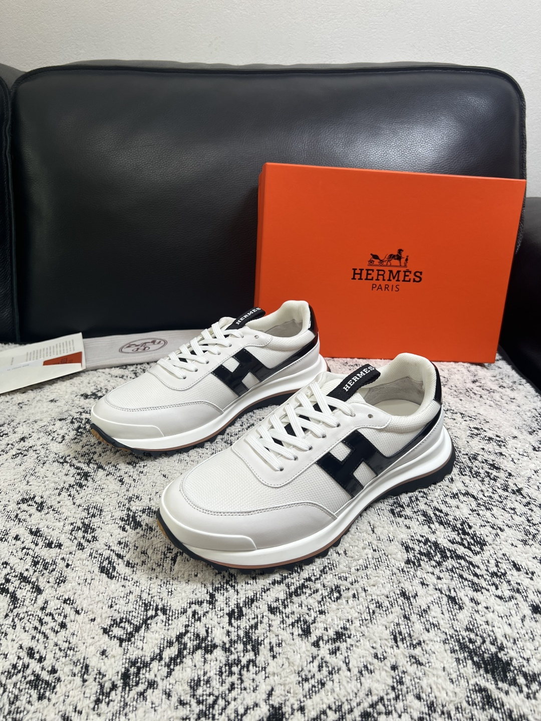 Hermes  高品质  顶级工艺品  爱马仕 专柜同步发售原厂配置，意大利进口原版牛皮面料，高品质拼接工艺，全进口水染