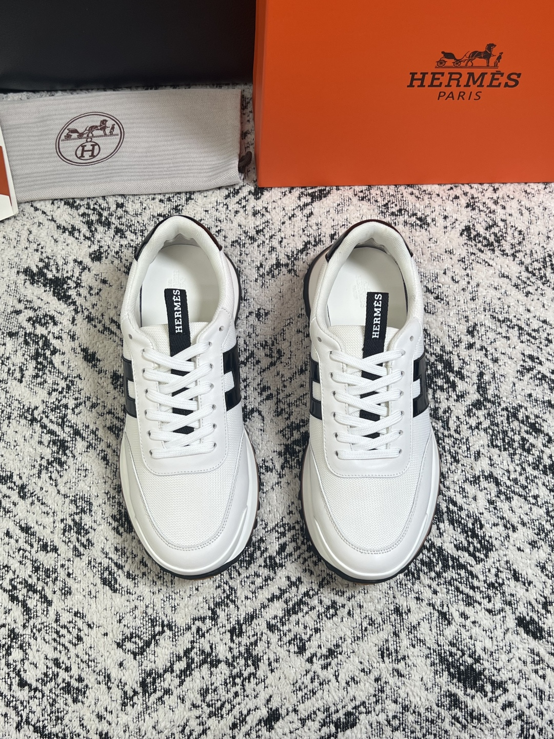 Hermes  高品质  顶级工艺品  爱马仕 专柜同步发售原厂配置，意大利进口原版牛皮面料，高品质拼接工艺，全进口水染