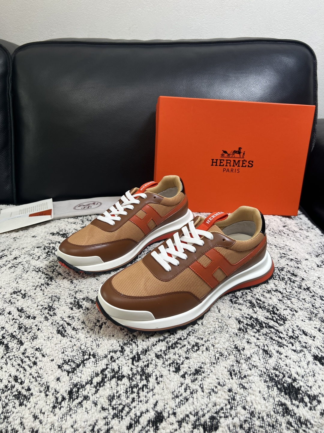 Hermes  高品质  顶级工艺品  爱马仕 专柜同步发售原厂配置，意大利进口原版牛皮面料，高品质拼接工艺，全进口水染