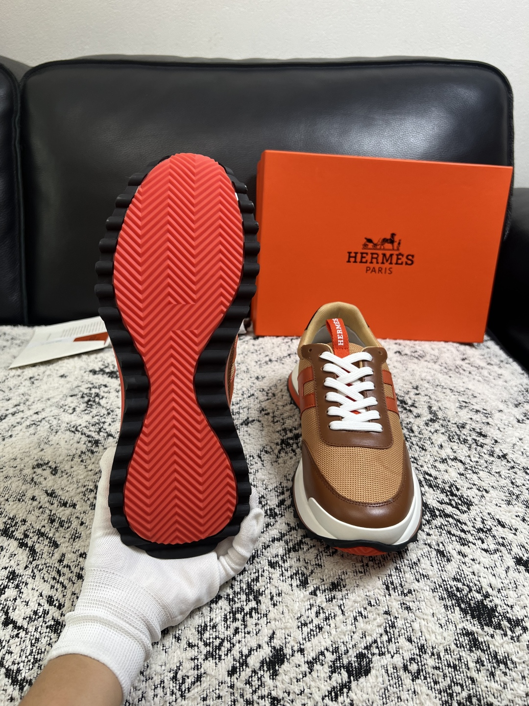 Hermes  高品质  顶级工艺品  爱马仕 专柜同步发售原厂配置，意大利进口原版牛皮面料，高品质拼接工艺，全进口水染