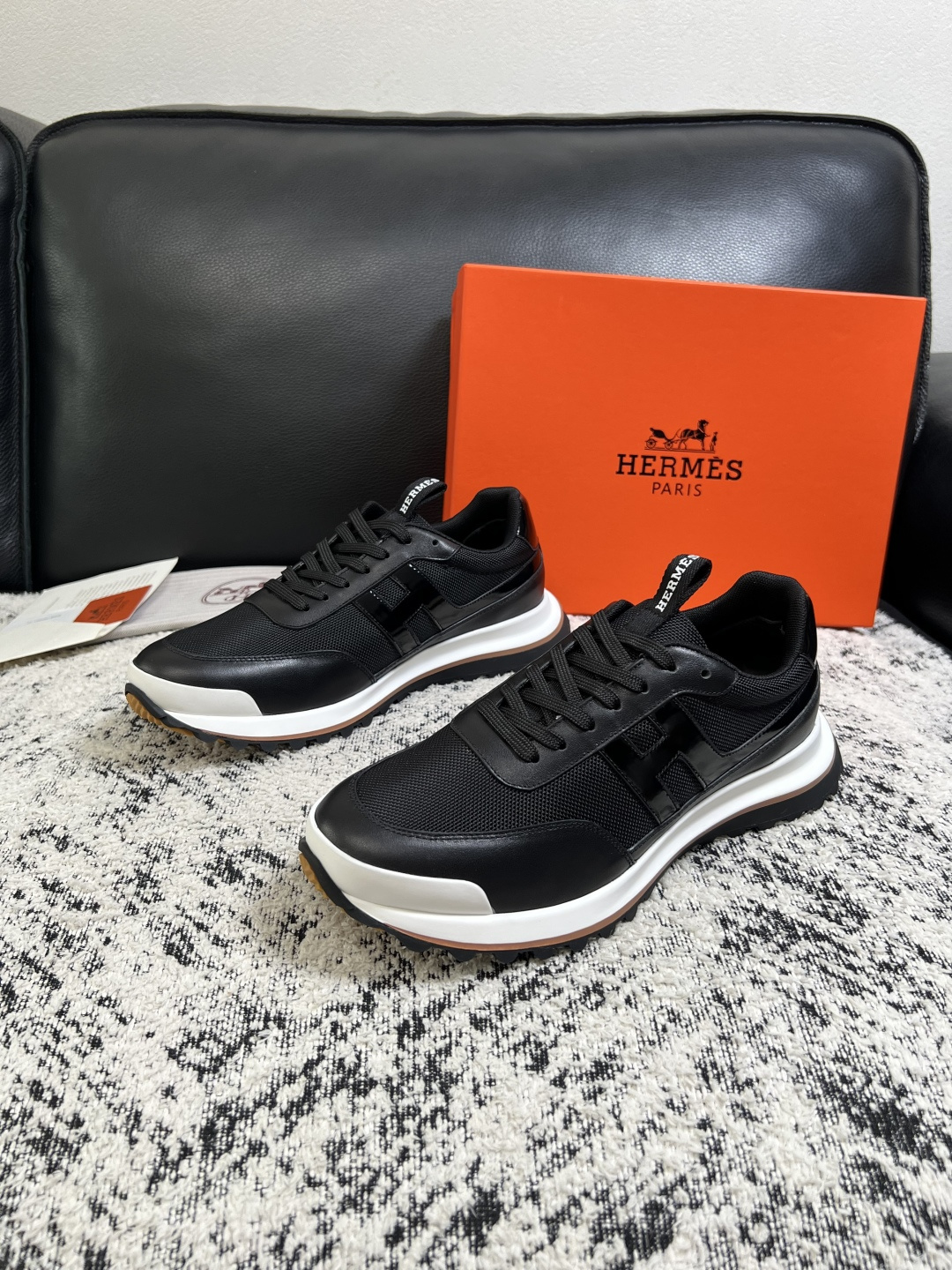 Hermes  高品质  顶级工艺品  爱马仕 专柜同步发售原厂配置，意大利进口原版牛皮面料，高品质拼接工艺，全进口水染