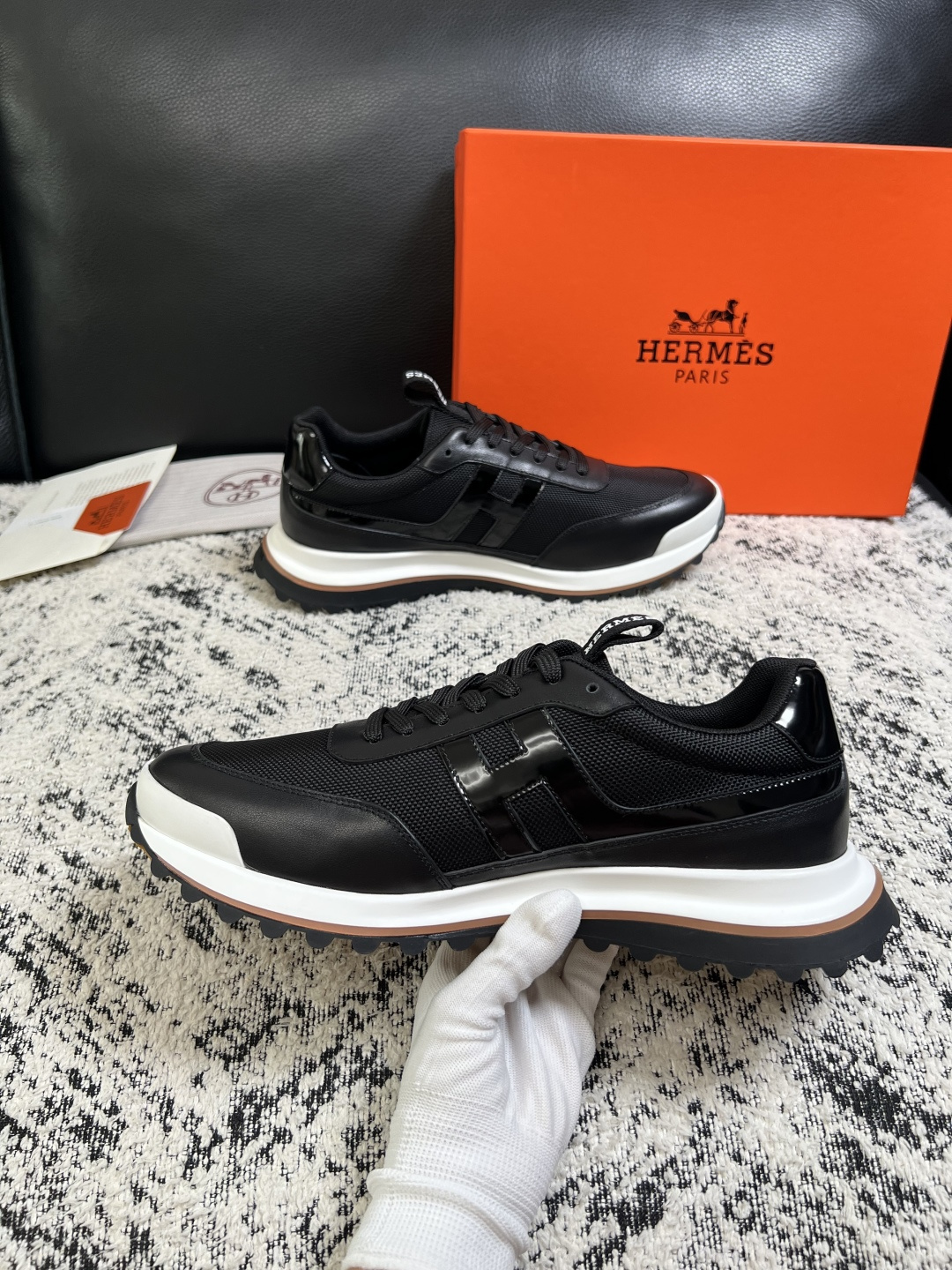 Hermes  高品质  顶级工艺品  爱马仕 专柜同步发售原厂配置，意大利进口原版牛皮面料，高品质拼接工艺，全进口水染