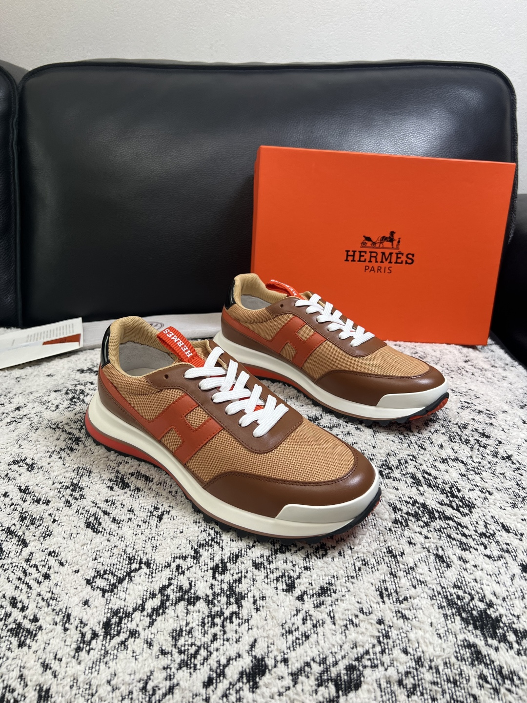 NO:930713,Hermes high-quality top crafts Hermès counters sell original configuration simultaneously, original cowhide fabric imported from Italy, high-quality splicing technology, fully imported water-dyed cowhide lining, original soles specially provided by the factory and super comfortable, original factory follow-up goods, code number 39-44 (customized 38 45), hermes, hermes, cowhide19860909Hermes 高品质 顶级工艺品 爱马仕 专柜同步发售原厂配置,意大利进口原版牛皮面料,高品质拼接工艺,全进口水染牛皮里垫,鞋底原厂特供原版底超级舒适,原厂跟单货 ,码数 39-44（ 订做 38 45）,,hermes,hermes,cowhide,Men's shoes