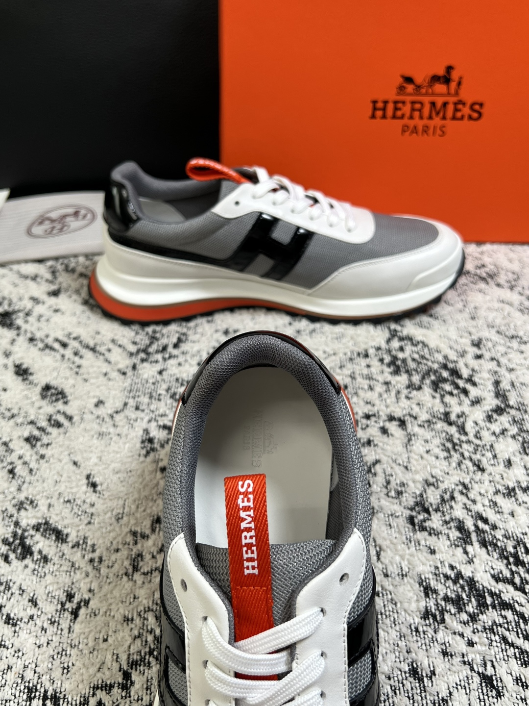 Hermes  高品质  顶级工艺品  爱马仕 专柜同步发售原厂配置，意大利进口原版牛皮面料，高品质拼接工艺，全进口水染