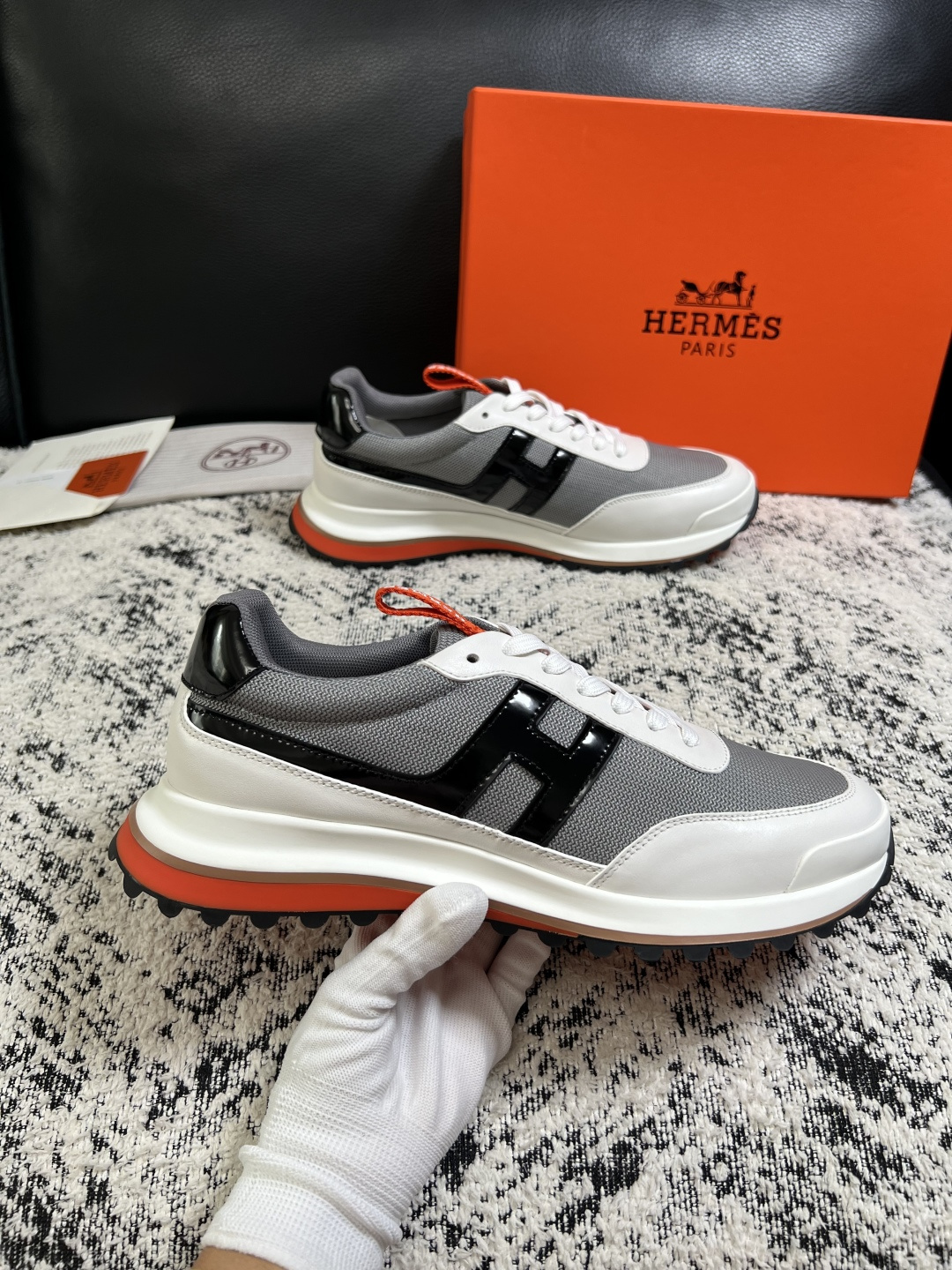Hermes  高品质  顶级工艺品  爱马仕 专柜同步发售原厂配置，意大利进口原版牛皮面料，高品质拼接工艺，全进口水染