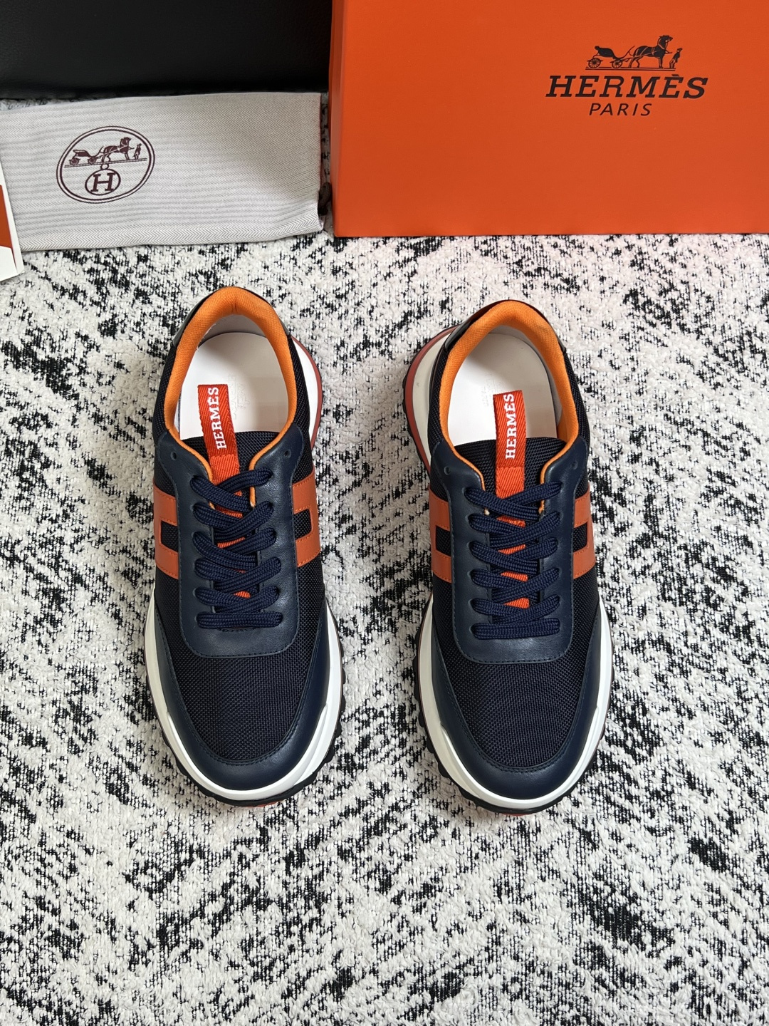 Hermes  高品质  顶级工艺品  爱马仕 专柜同步发售原厂配置，意大利进口原版牛皮面料，高品质拼接工艺，全进口水染