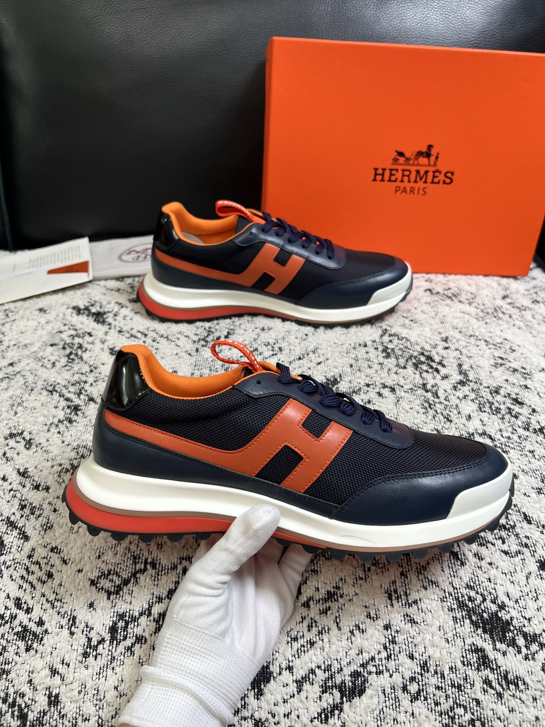 Hermes  高品质  顶级工艺品  爱马仕 专柜同步发售原厂配置，意大利进口原版牛皮面料，高品质拼接工艺，全进口水染