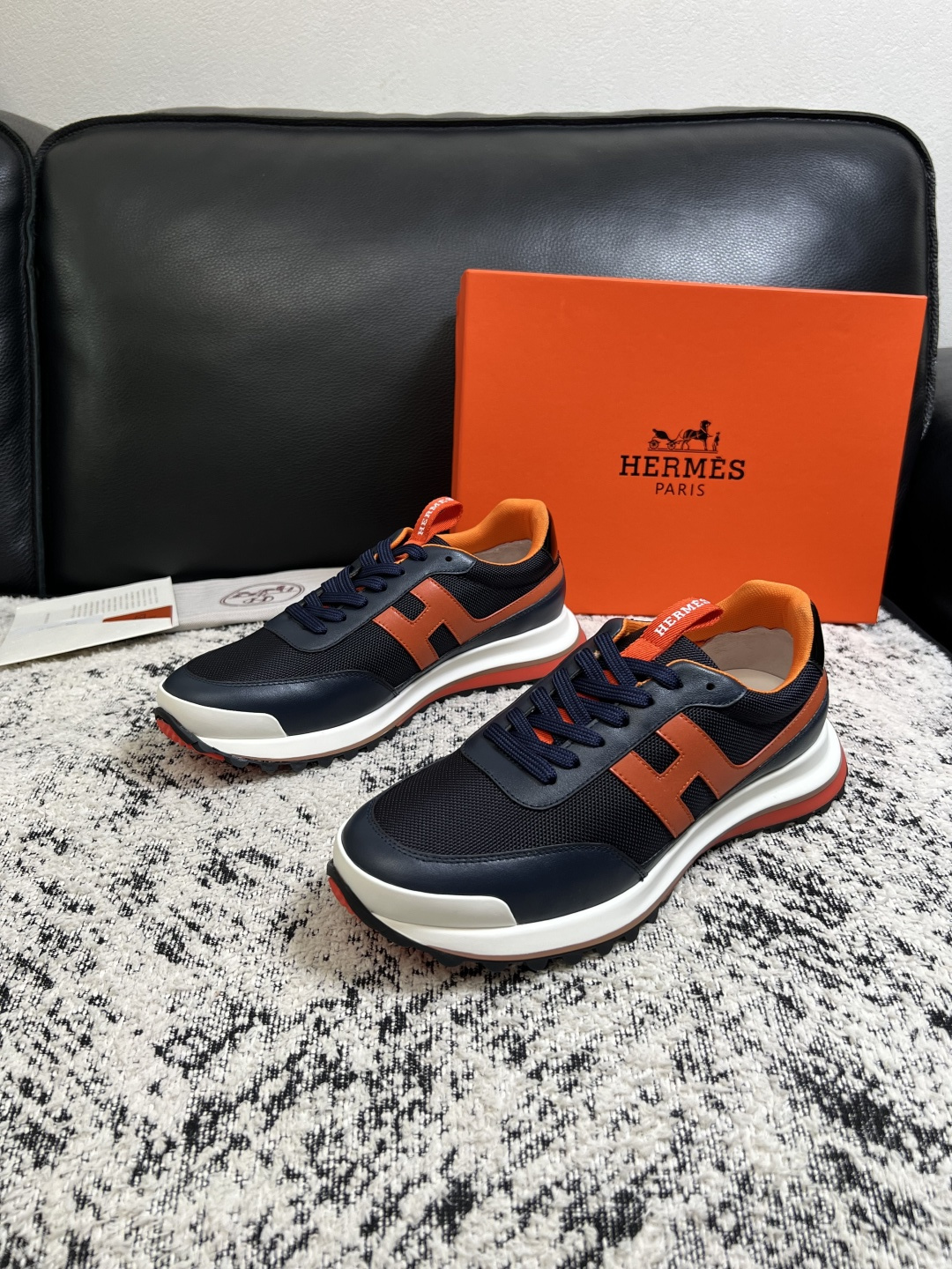 Hermes  高品质  顶级工艺品  爱马仕 专柜同步发售原厂配置，意大利进口原版牛皮面料，高品质拼接工艺，全进口水染