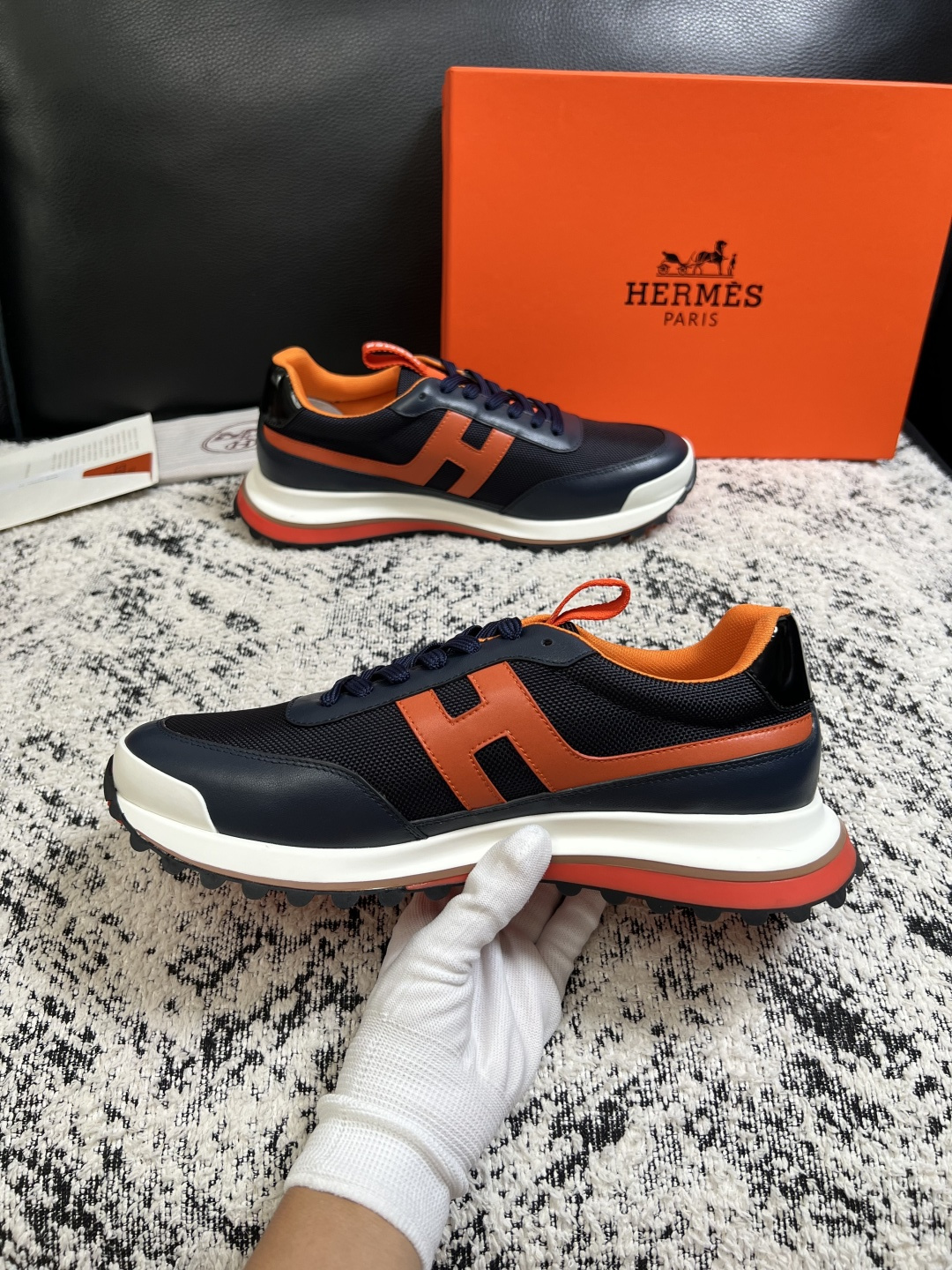 Hermes  高品质  顶级工艺品  爱马仕 专柜同步发售原厂配置，意大利进口原版牛皮面料，高品质拼接工艺，全进口水染