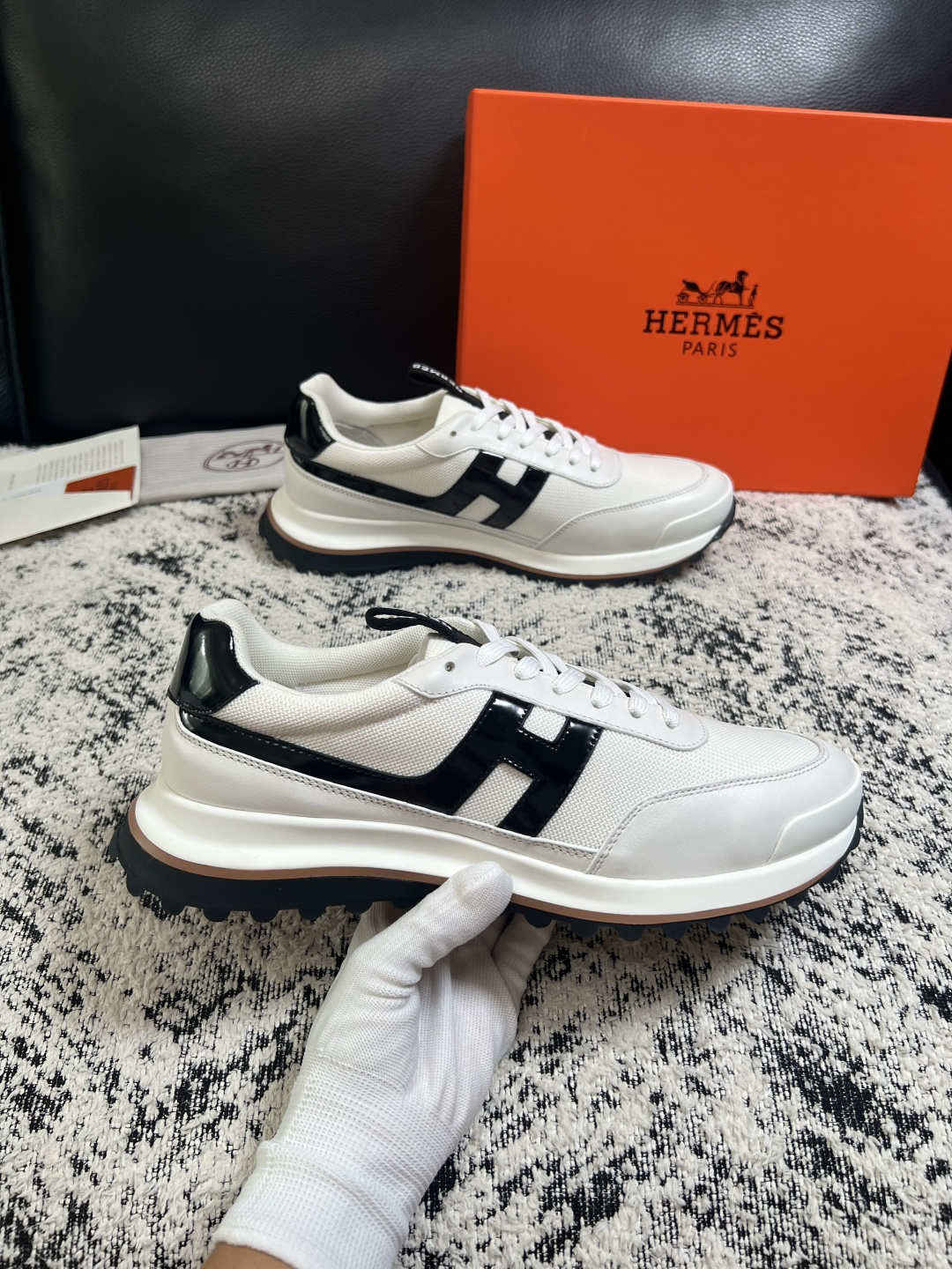 Hermes  高品质  顶级工艺品  爱马仕 专柜同步发售原厂配置，意大利进口原版牛皮面料，高品质拼接工艺，全进口水染