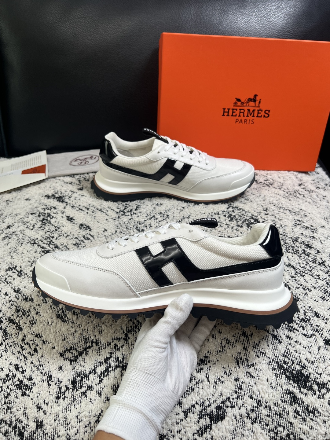 Hermes  高品质  顶级工艺品  爱马仕 专柜同步发售原厂配置，意大利进口原版牛皮面料，高品质拼接工艺，全进口水染
