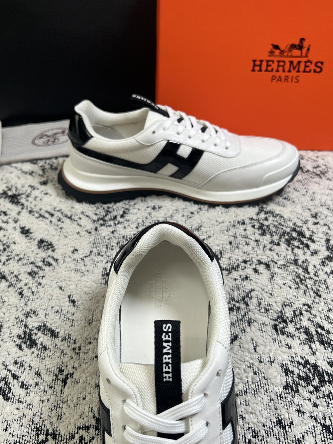 Hermes  高品质  顶级工艺品  爱马仕 专柜同步发售原厂配置，意大利进口原版牛皮面料，高品质拼接工艺，全进口水染