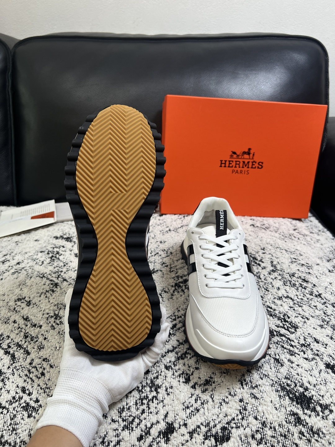 Hermes  高品质  顶级工艺品  爱马仕 专柜同步发售原厂配置，意大利进口原版牛皮面料，高品质拼接工艺，全进口水染