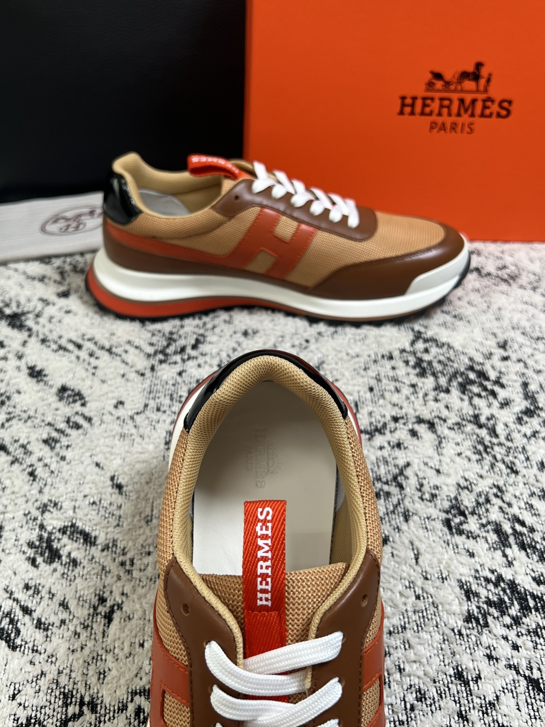 Hermes  高品质  顶级工艺品  爱马仕 专柜同步发售原厂配置，意大利进口原版牛皮面料，高品质拼接工艺，全进口水染