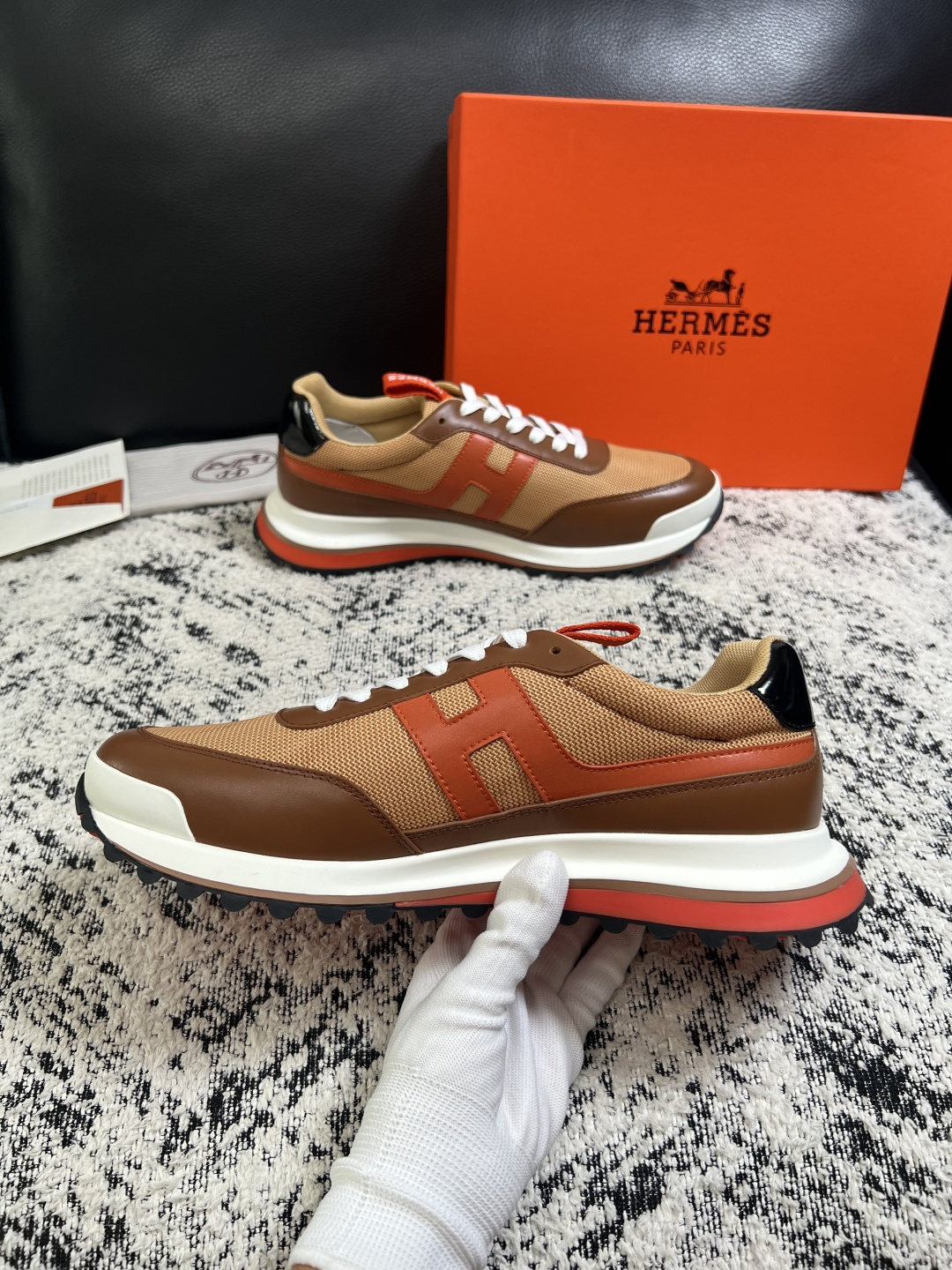 Hermes  高品质  顶级工艺品  爱马仕 专柜同步发售原厂配置，意大利进口原版牛皮面料，高品质拼接工艺，全进口水染
