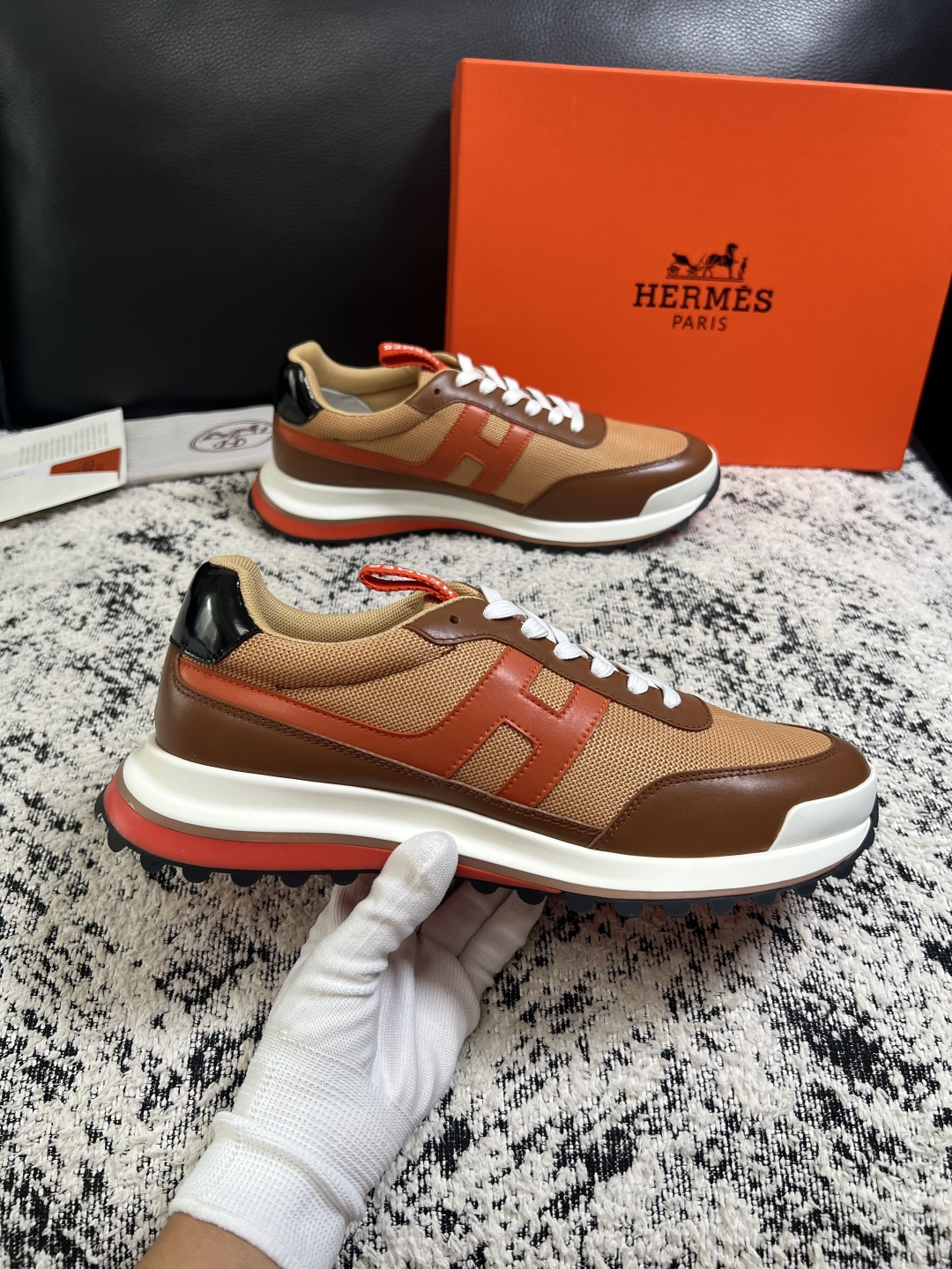 Hermes  高品质  顶级工艺品  爱马仕 专柜同步发售原厂配置，意大利进口原版牛皮面料，高品质拼接工艺，全进口水染