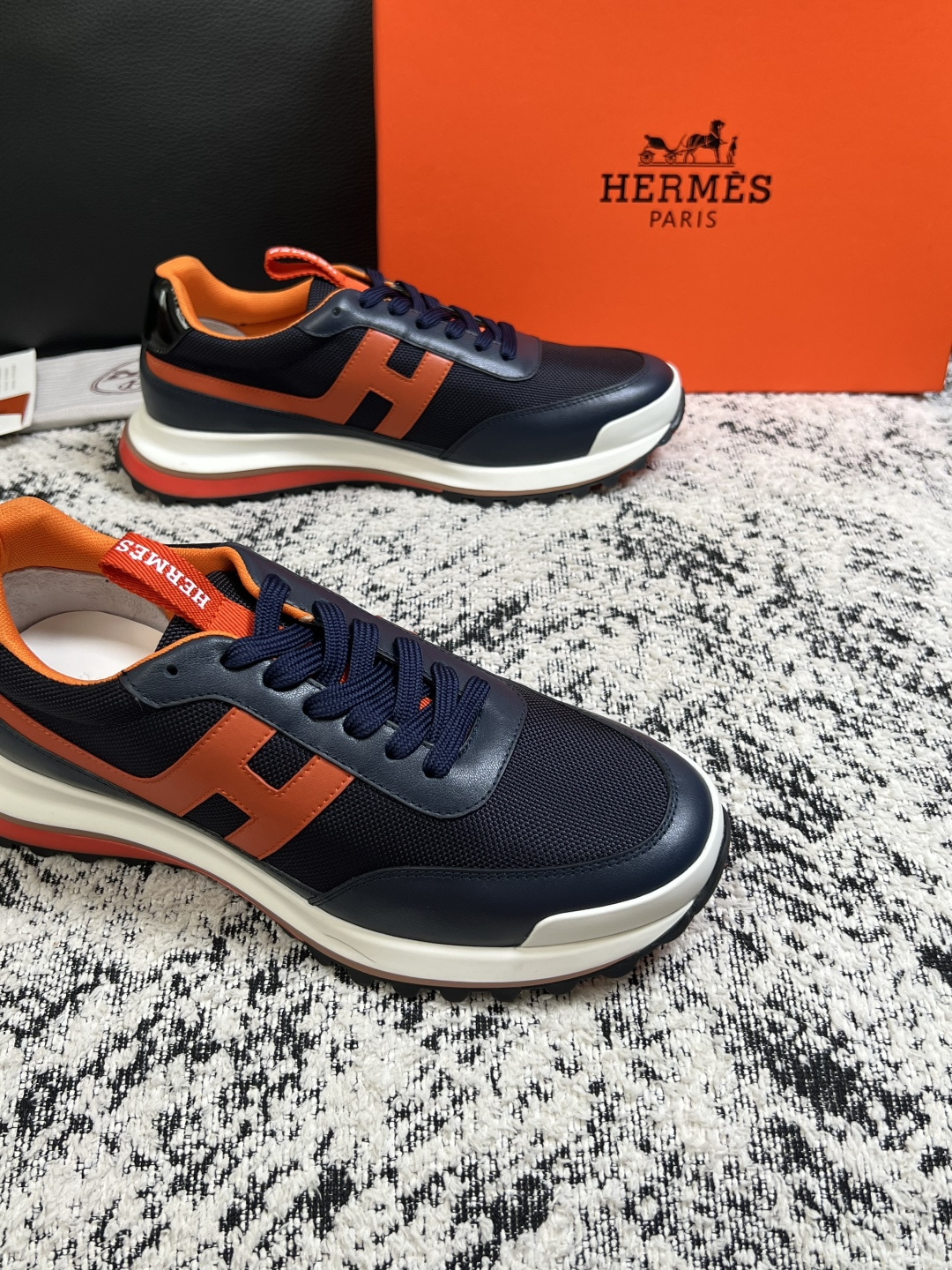Hermes  高品质  顶级工艺品  爱马仕 专柜同步发售原厂配置，意大利进口原版牛皮面料，高品质拼接工艺，全进口水染