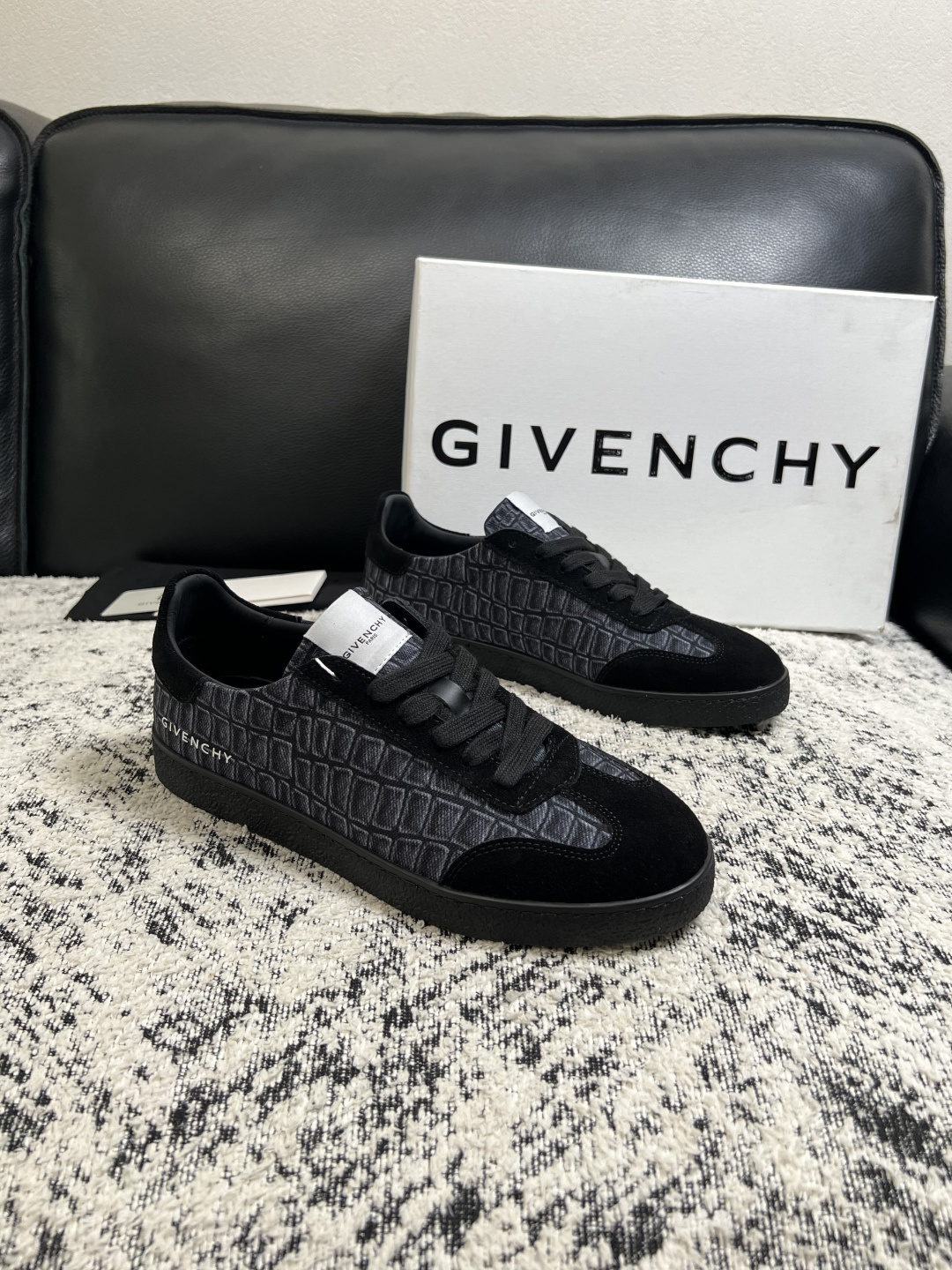 Givenchy 高品质 顶级工艺品 纪梵希 专柜同步原厂配置,意大利进口牛皮搭配面料,全鞋配件私模打造,柔软舒适 Givenchy 高品质 顶级工艺品 纪梵希 专柜同步原厂配置,意大利进口牛皮搭配面料,全鞋配件私模打造,柔软舒适