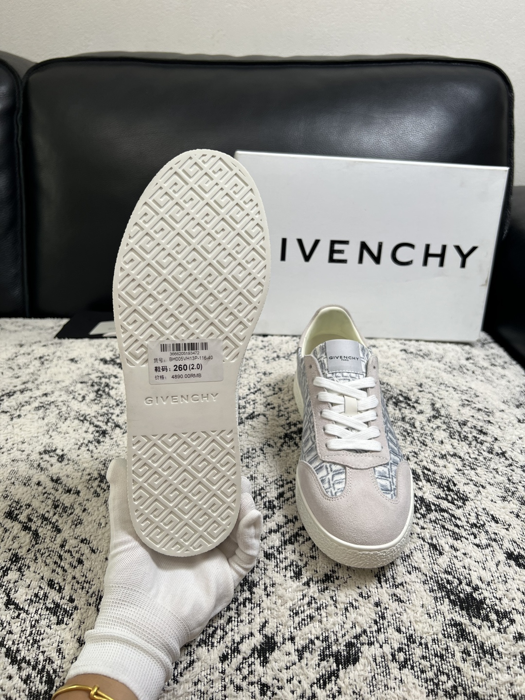 Givenchy 高品质  顶级工艺品  纪梵希  专柜同步原厂配置，意大利进口牛皮搭配面料，全鞋配件私模打造，柔软舒适